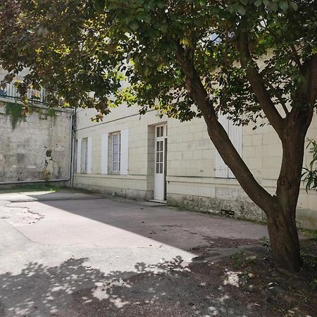 Appartement Avec Parking Prive Saumur Exterior photo