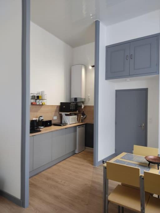 Appartement Avec Parking Prive Saumur Exterior photo