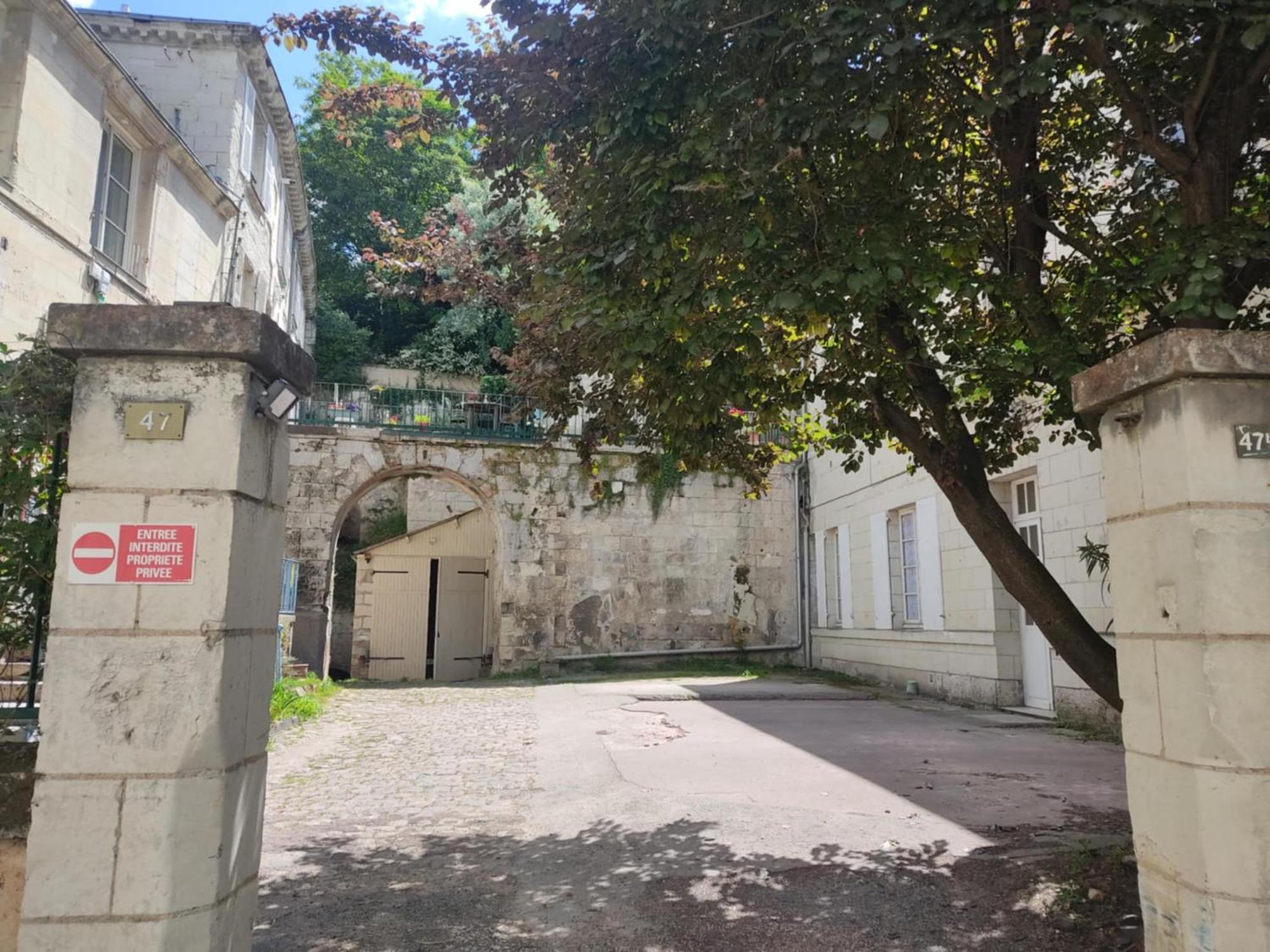 Appartement Avec Parking Prive Saumur Exterior photo